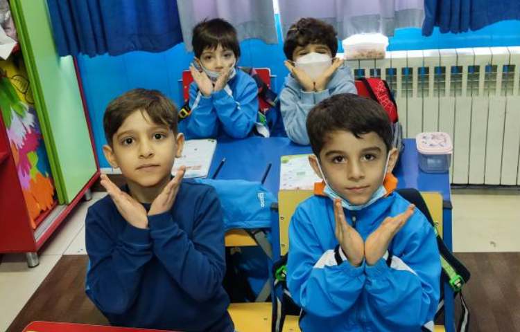 :ریاضی، نشان دادن عدد 7 با دست 1