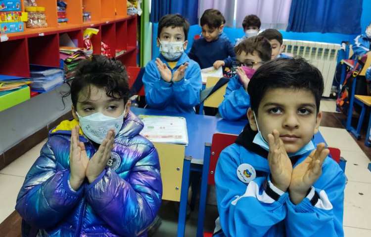 :ریاضی، نشان دادن عدد 7 با دست 2