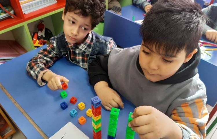 :ریاضی و بازی، ساخت اعداد به کمک چینه 4