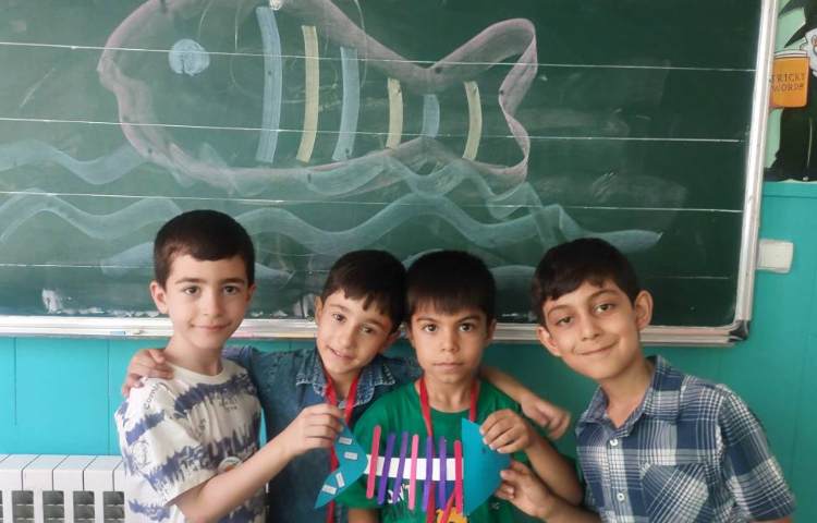 ریاضی، کاردستی الگویابی ساخت ماهی با چوب بستنی و مقوا 1