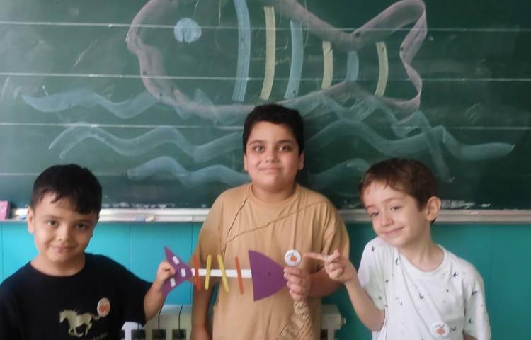 ریاضی، کاردستی الگویابی ساخت ماهی با چوب بستنی و مقوا 3