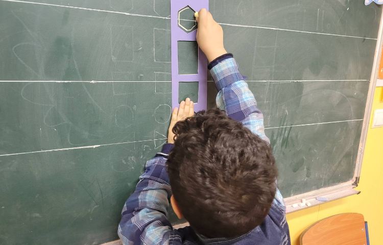 :ریاضی، کار با شابلون، کلاس انگور 3