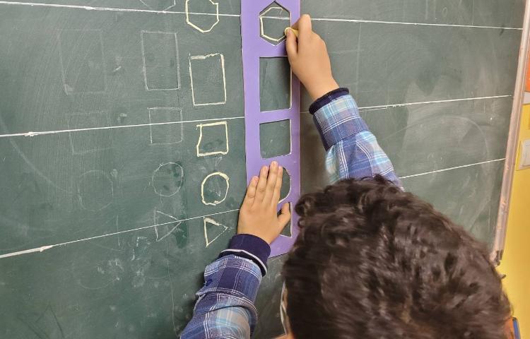 :ریاضی، کار با شابلون، کلاس انگور 5