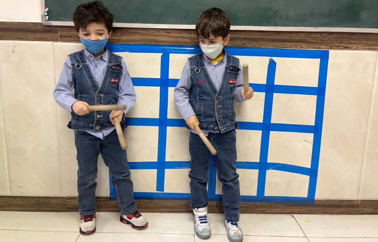 ریتم وگیم -تقویت خلاقیت و ساخت ریتم توسط بچه ها با استفاده از چوبک و کاپ انجام شد. 2