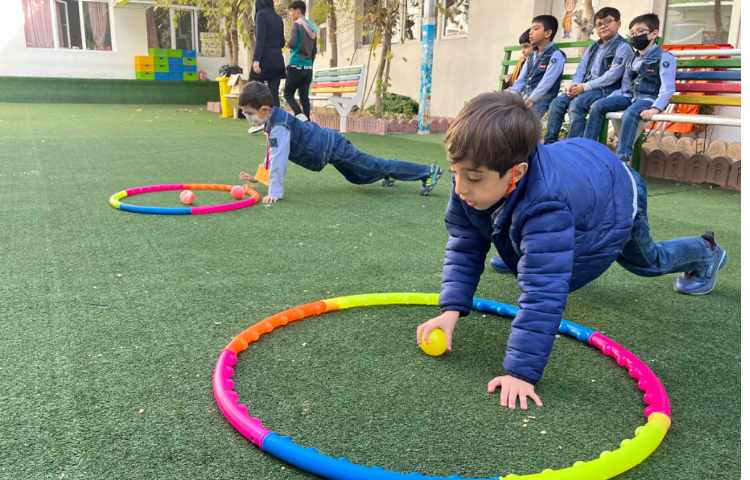 ریتم وگیم - کار با حلقه و توپ جهت تقویت عصب عضله و تعادل انجام شد 1