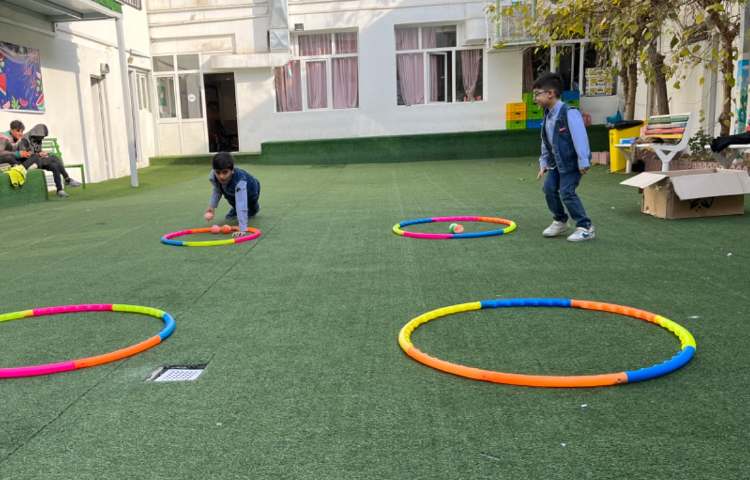 ریتم وگیم -کار با حلقه و توپ جهت تقویت عصب عضله و تعادل انجام شد 2