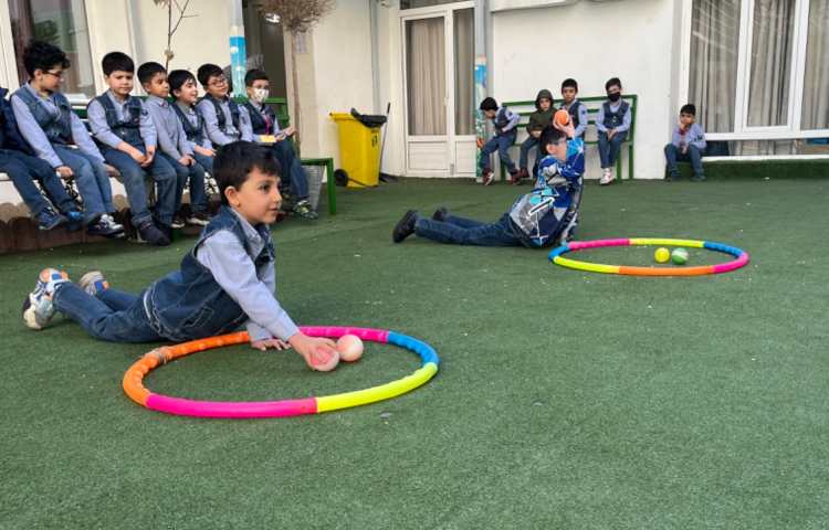 ریتم وگیم - کار با حلقه و توپ جهت تقویت عصب عضله و تعادل انجام شد 2