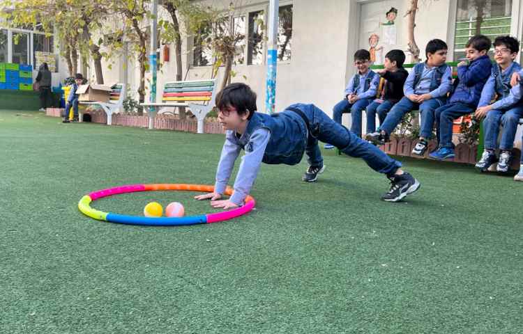 ریتم وگیم - کار با حلقه و توپ جهت تقویت عصب عضله و تعادل انجام شد 3