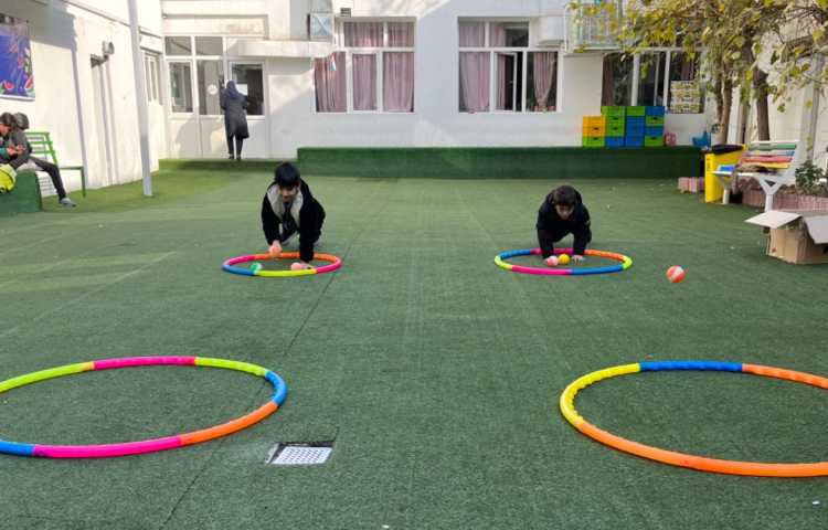 ریتم وگیم -کار با حلقه و توپ جهت تقویت عصب عضله و تعادل انجام شد