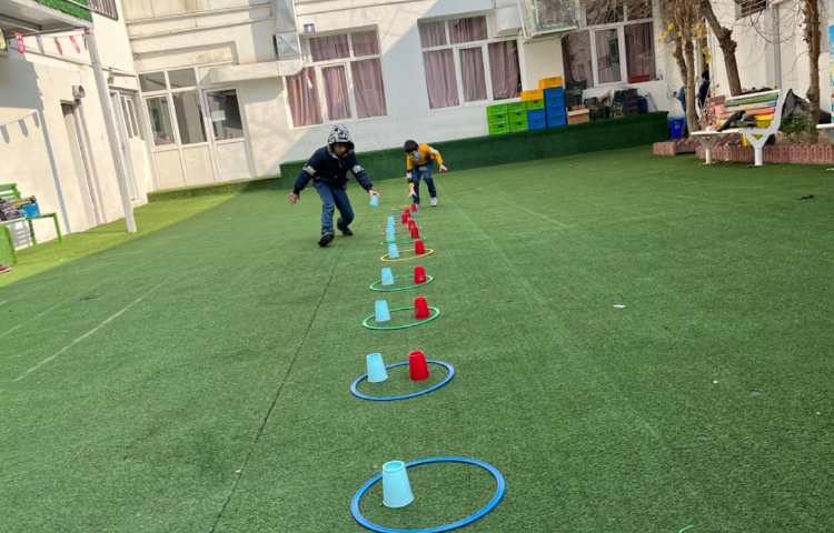 ریتم وگیم -کار با حلقه و کاپ جهت تقویت هماهنگی عصب عضله/جابکی/تقویت دو نیم کره مغز انجام شد 3