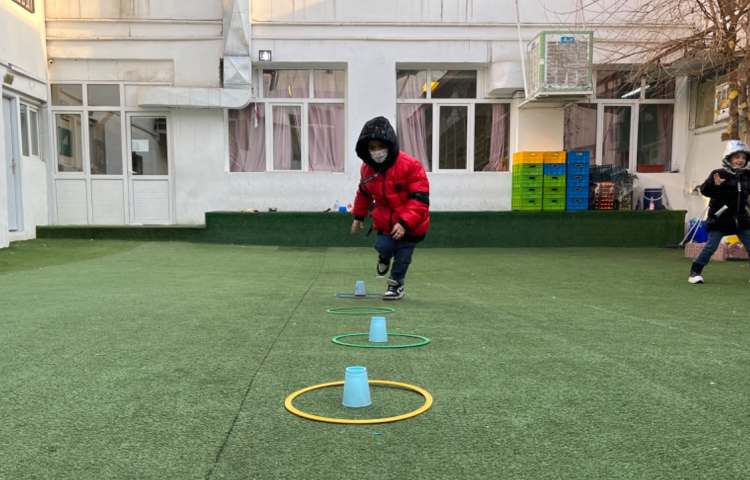 ریتم وگیم -کار با حلقه و کاپ جهت تقویت هماهنگی عصب عضله/چابکی/تقویت دو نیم کره مغز انجام شد 1