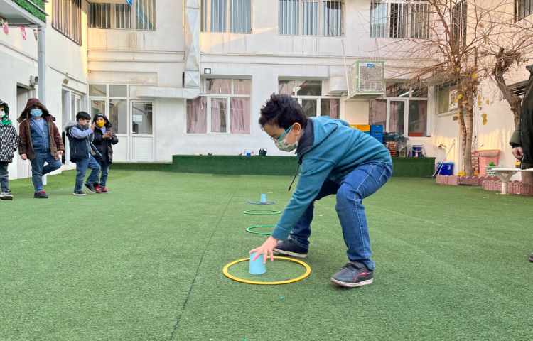 ریتم وگیم -کار با حلقه و کاپ جهت تقویت هماهنگی عصب عضله/چابکی/تقویت دو نیم کره مغز انجام شد