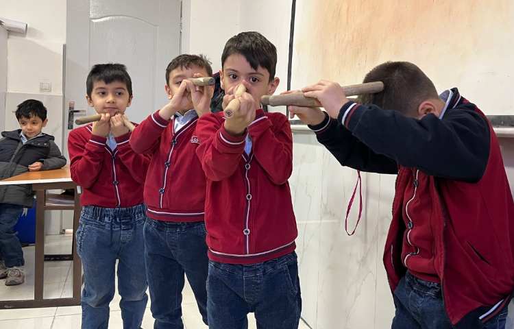 ریتم وگیم - کار با چوبک جهت هماهنگی گروهی،درک ریتم،هماهنگی چشم و دست و هماهنگی دو نیم کره انجام شد 3