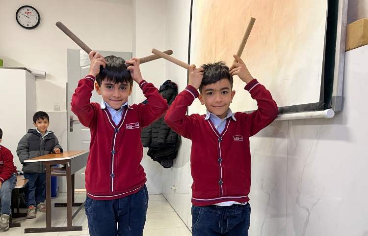 ریتم وگیم - کار با چوبک جهت هماهنگی گروهی،درک ریتم،هماهنگی چشم و دست و هماهنگی دو نیم کره انجام شد 4