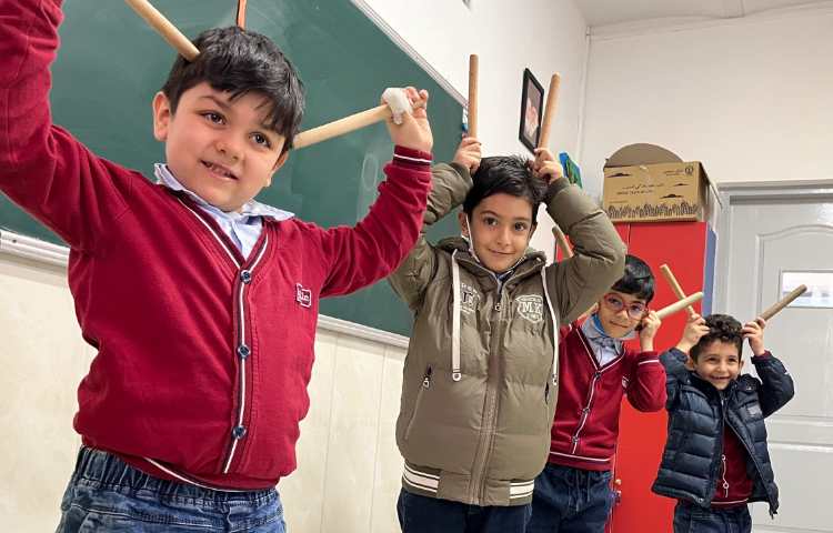 ریتم وگیم - کار با چوبک جهت هماهنگی گروهی،درک ریتم،هماهنگی چشم و دست و هماهنگی دو نیم کره انجام شد 2