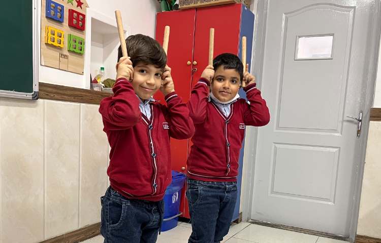 ریتم وگیم - کار با چوبک جهت هماهنگی گروهی،درک ریتم،هماهنگی چشم و دست و هماهنگی دو نیم کره انجام شد 4