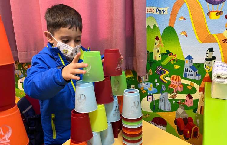 ریتم وگیم -کار با کاپ جهت هماهنگی چشم و دست انجام شد 3