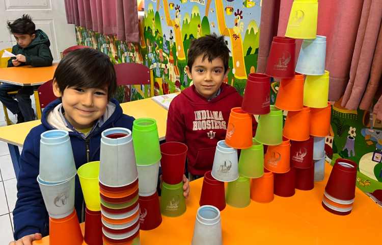 ریتم وگیم -کار با کاپ جهت هماهنگی چشم و دست انجام شد