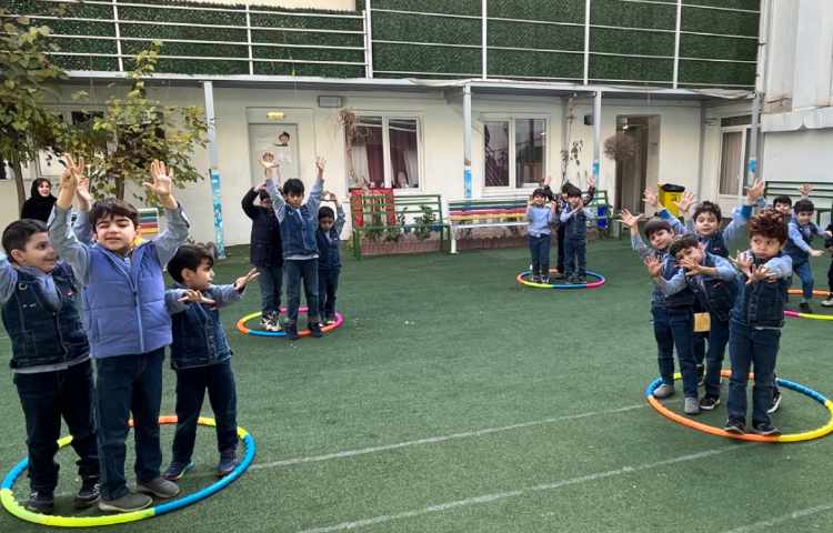 ریتم و گیم-کار با حلقه برای تقویت مهارت ادراکی حرکتی ،عمل و عکس العمل انجام شد 1