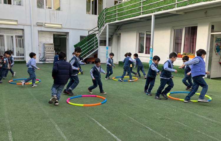 ریتم و گیم-کار با حلقه برای تقویت مهارت ادراکی حرکتی ،عمل و عکس العمل انجام شد