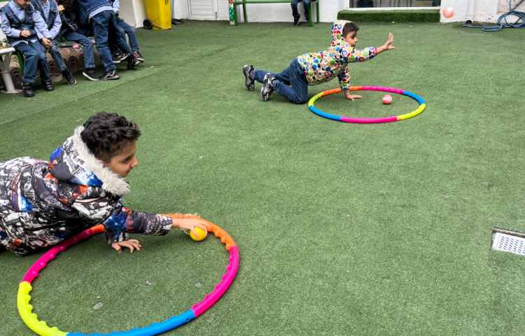 ریتم و گیم-کار با حلقه و توپ جهت تقویت عصب عضله و تعادل انجام شد 2