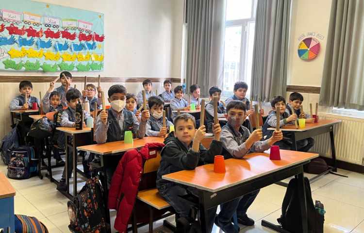 ریتم و گیم-کار با حلقه و کاپ جهت تقویت هماهنگی عصب عضله/چابکی/تقویت دو نیم کره مغز انجام شد