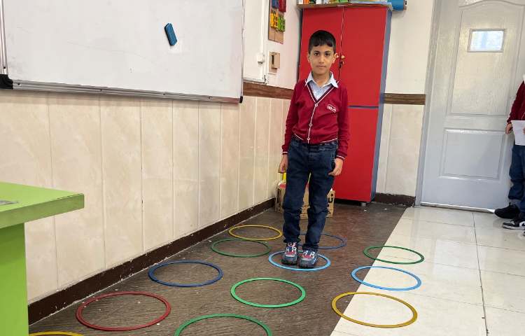 ریتم و گیم - بازی جهت تقویت عکس العمل،هماهنگی عصب عضله و هماهنگی چشم و پا انجام شد 4