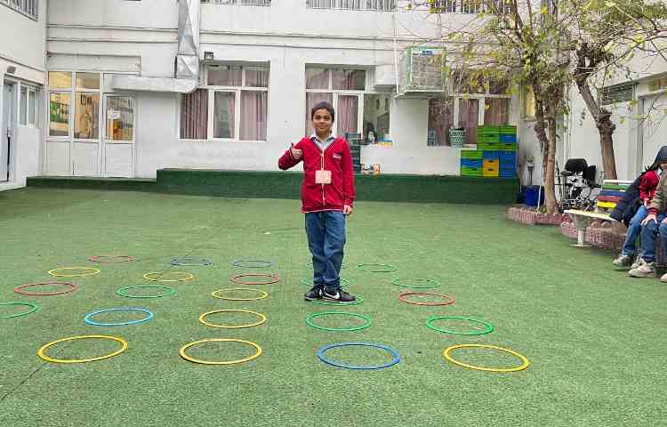 ریتم و گیم - بازی جهت تقویت هماهنگی چشم و پا،مغز ورزی،تقویت حافظه دیداری و همدلی و هماهنگی 2