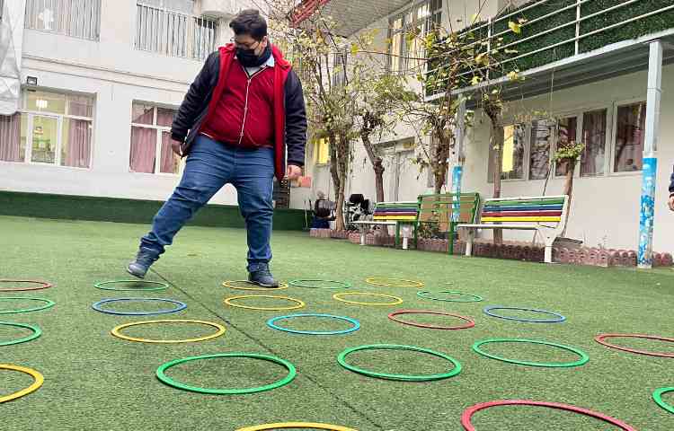 ریتم و گیم - بازی جهت تقویت هماهنگی چشم و پا،مغز ورزی،تقویت حافظه دیداری و همدلی و هماهنگی 1