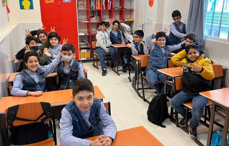 ریتم و گیم -تقویت خلاقیت و ساخت ریتم توسط بچه ها با استفاده از چوبک و کاپ انجام شد. 2