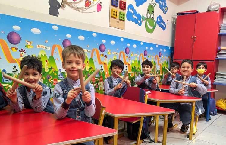 ریتم و گیم - فعالیت جهت تقویت هماهنگی چشم و دست انجام شد 2