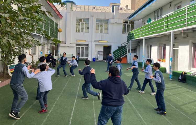 ریتم و گیم -کار با توپ جهت تقویت تعادل، توجه و تمرکز ،هماهنگی عصب عضله انجام شد