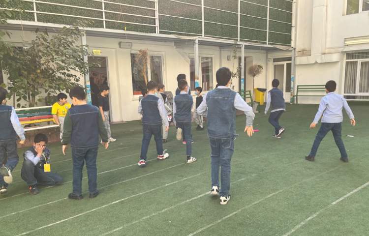 ریتم و گیم -کار با توپ جهت تقویت تعادل، توجه و تمرکز ،هماهنگی عصب عضله انجام شد 1