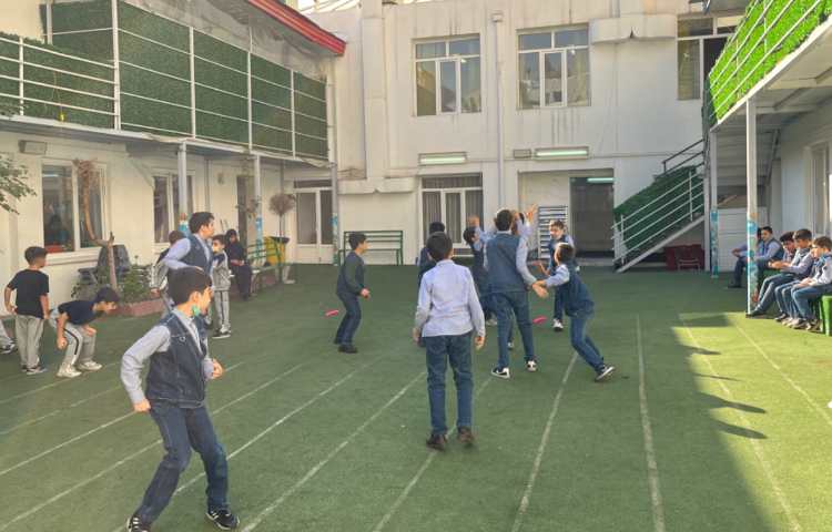 ریتم و گیم -کار با توپ جهت تقویت تعادل، توجه و تمرکز ،هماهنگی عصب عضله انجام شد