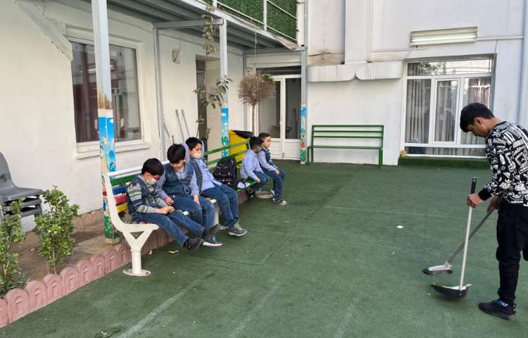 ریتم و گیم -کار با توپ جهت تقویت تعادل، توجه و تمرکز ،هماهنگی عصب عضله انجام شد. 2