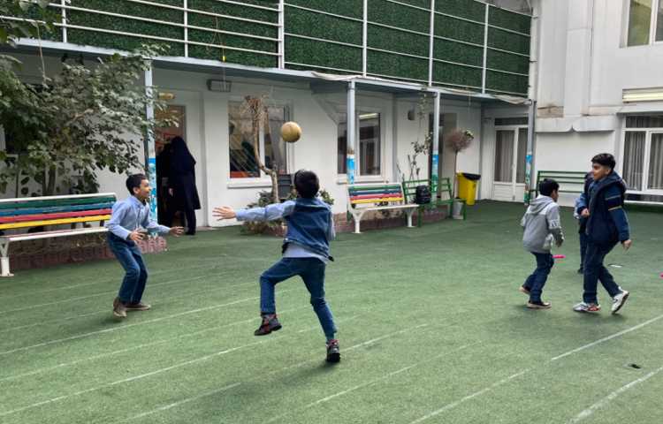 ریتم و گیم -کار با توپ جهت تقویت تعادل، توجه و تمرکز ،هماهنگی عصب عضله انجام شد.