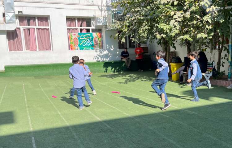 ریتم و گیم - کار با توپ جهت تقویت تعادل، توجه و تمرکز ،هماهنگی عصب عضله انجام شد. 3