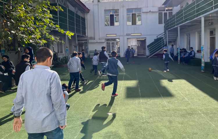 ریتم و گیم -کار با توپ جهت تقویت تعادل، توجه و تمرکز ،هماهنگی عصب عضله انجام شد.