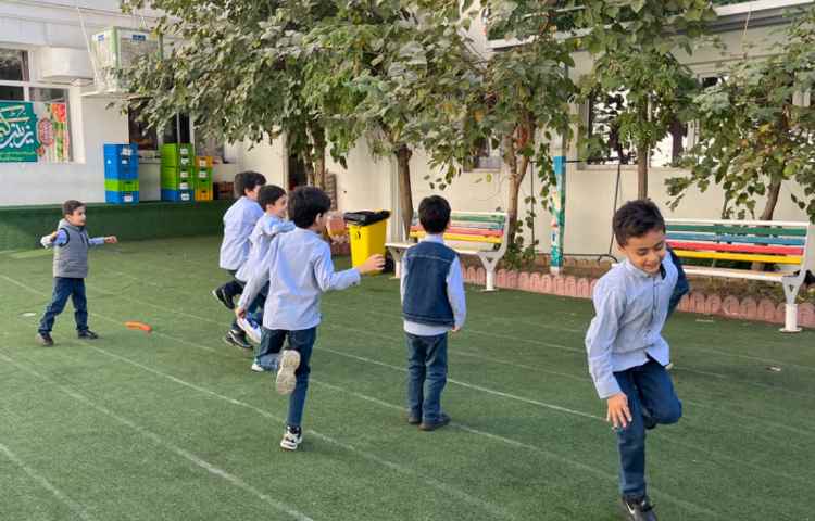 ریتم و گیم -کار با توپ جهت تقویت تعادل، توجه و تمرکز ،هماهنگی عصب عضله انجام شد. 2