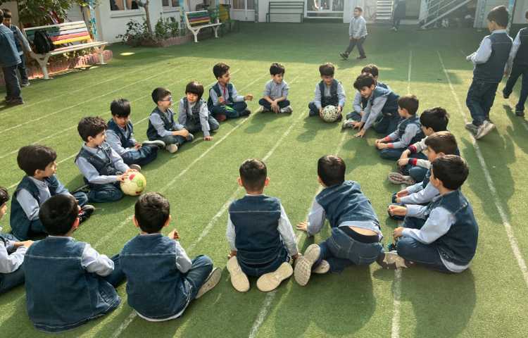 ریتم و گیم -کار با توپ جهت تقویت هماهنگی انجام شد 1