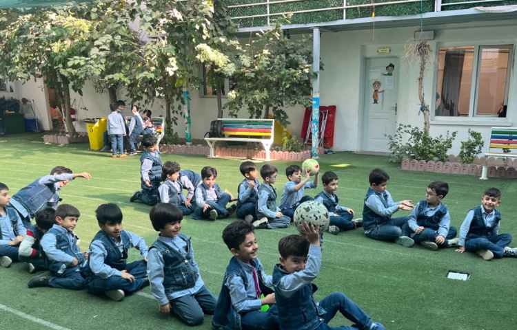 ریتم و گیم -کار با توپ جهت تقویت هماهنگی انجام شد 2