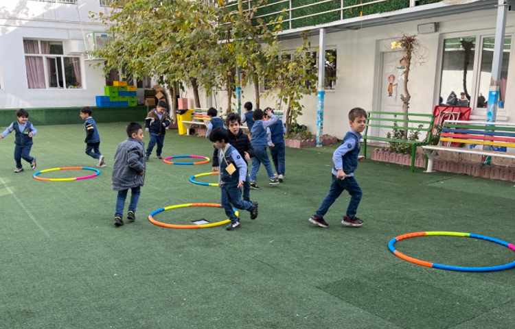 ریتم و گیم -کار با حلقه برای تقویت مهارت ادراکی حرکتی ،عمل و عکس العمل انجام شد