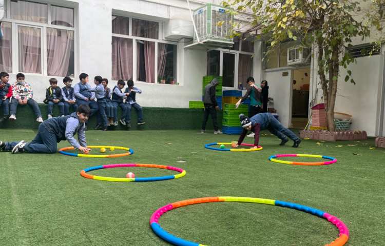 ریتم و گیم - کار با حلقه و توپ جهت تقویت عصب عضله و تعادل انجام شد 2