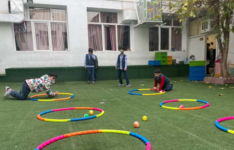 ریتم و گیم - کار با حلقه و توپ جهت تقویت عصب عضله و تعادل انجام شد