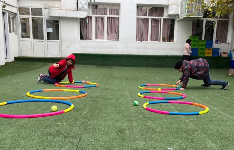 ریتم و گیم - کار با حلقه و توپ جهت تقویت عصب عضله و تعادل انجام شد 2