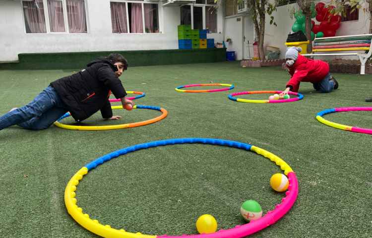 ریتم و گیم - کار با حلقه و توپ جهت تقویت عصب عضله و تعادل انجام شد