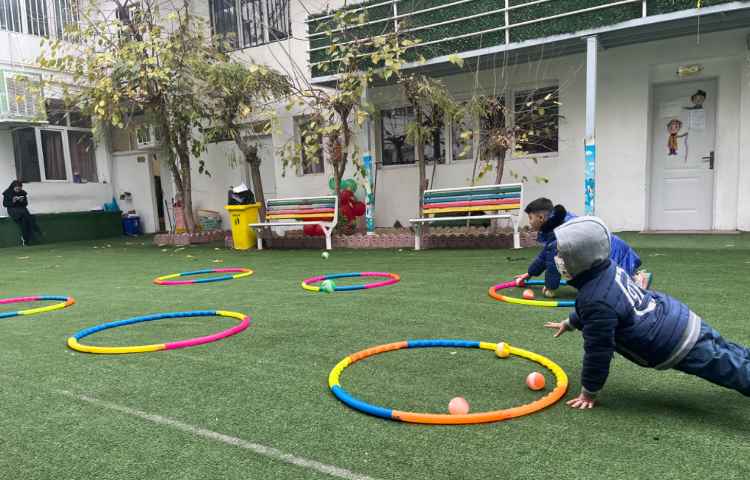 ریتم و گیم - کار با حلقه و توپ جهت تقویت عصب عضله و تعادل انجام شد 1