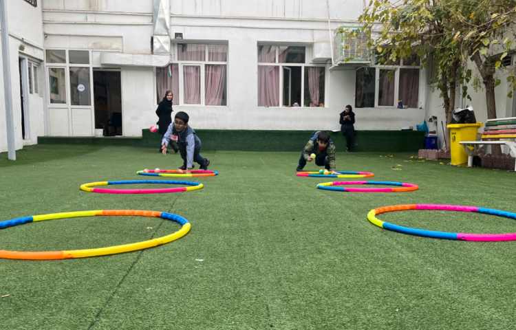 ریتم و گیم - کار با حلقه و توپ جهت تقویت عصب عضله و تعادل انجام شد 2