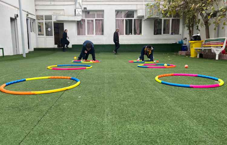 ریتم و گیم - کار با حلقه و توپ جهت تقویت عصب عضله و تعادل انجام شد