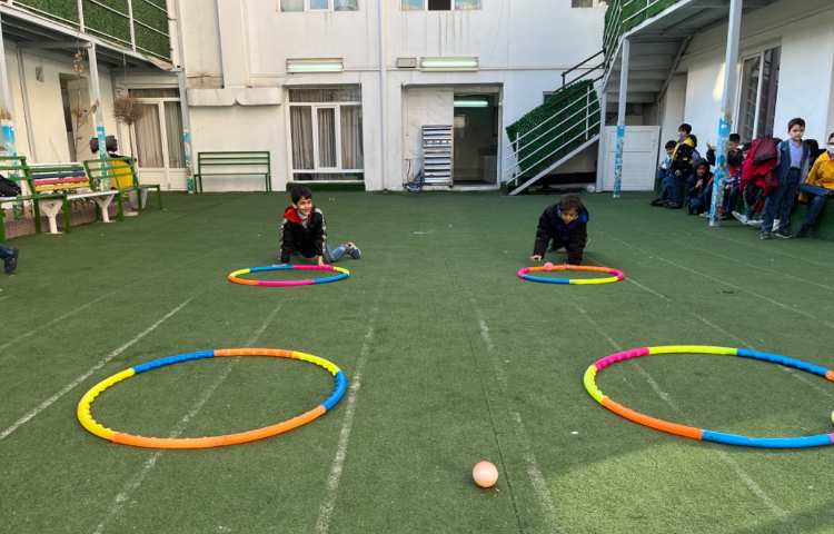 ریتم و گیم - کار با حلقه و توپ جهت تقویت عصب عضله و تعادل انجام شد 3